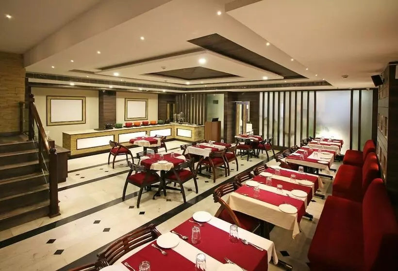 Hotel Arjun Clarks Inn