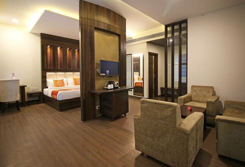 هتل Arjun Clarks Inn