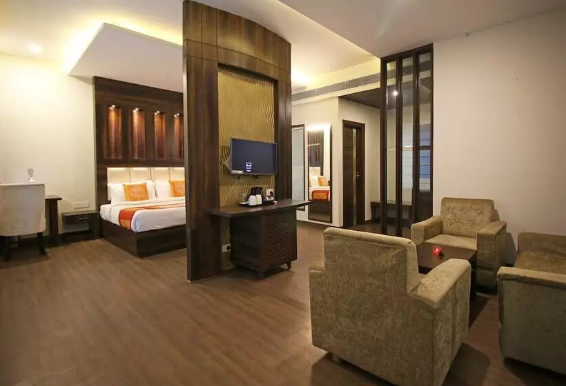 Hotel Arjun Clarks Inn