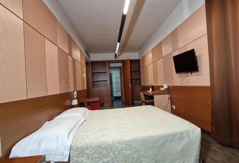 Отель Bella Italia Palace