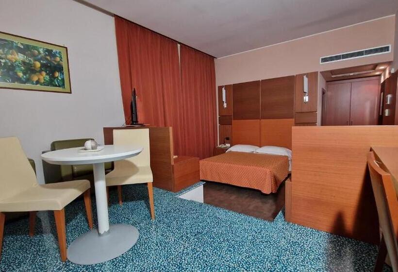 Отель Bella Italia Palace