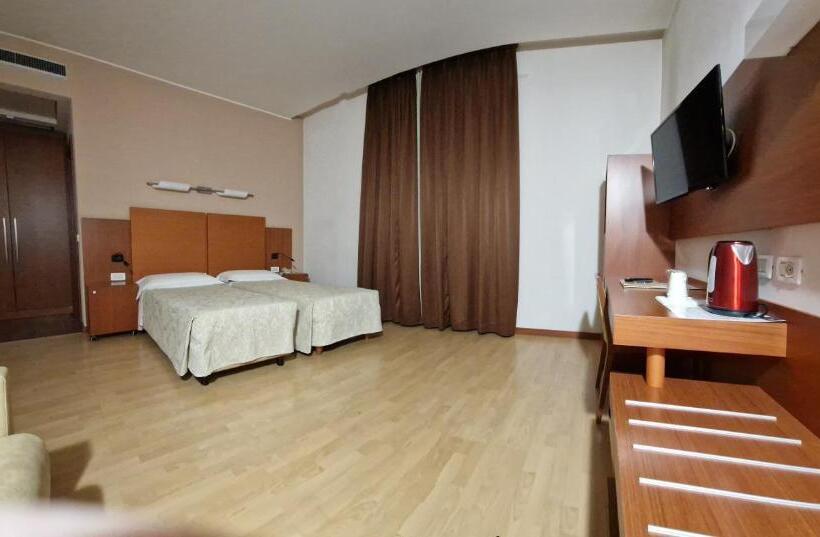 Отель Bella Italia Palace