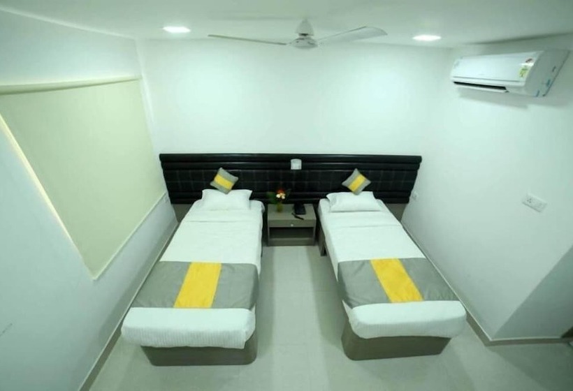 Отель La Riviera Suites