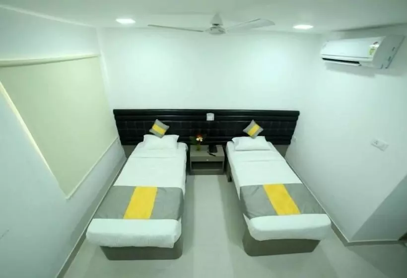 هتل La Riviera Suites