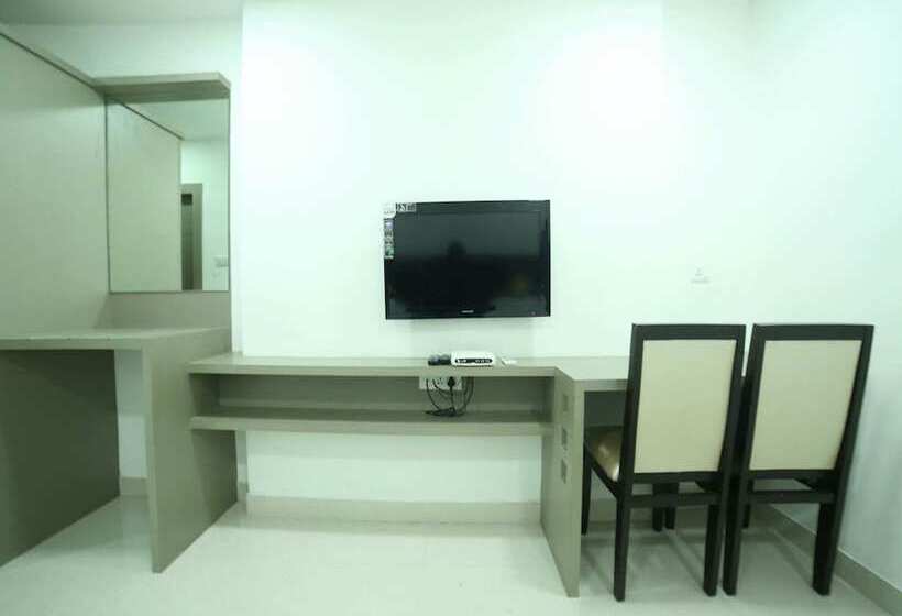 Отель La Riviera Suites