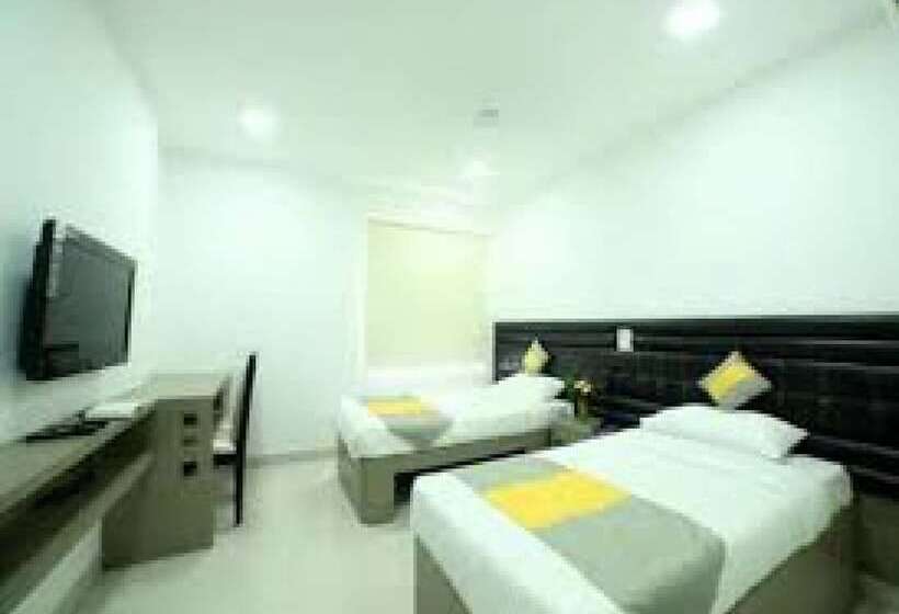 Отель La Riviera Suites