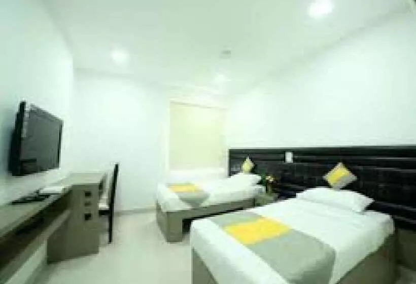 هتل La Riviera Suites