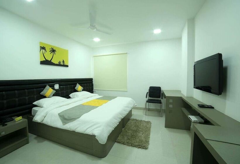 Отель La Riviera Suites