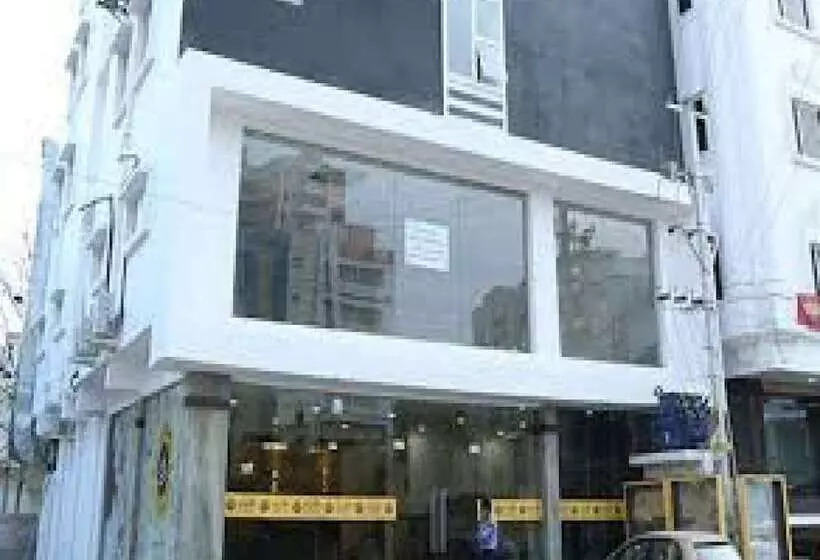 هتل La Riviera Suites