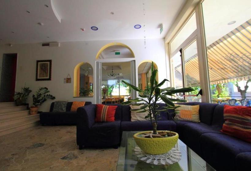 Отель Moby Dick