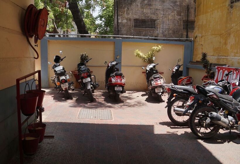 فندق Raaj Bhaavan