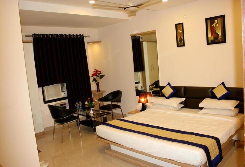 Fabhotel The A Park Lashkar