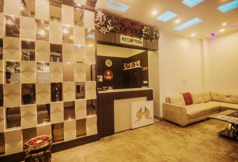 Fabhotel The A Park Lashkar