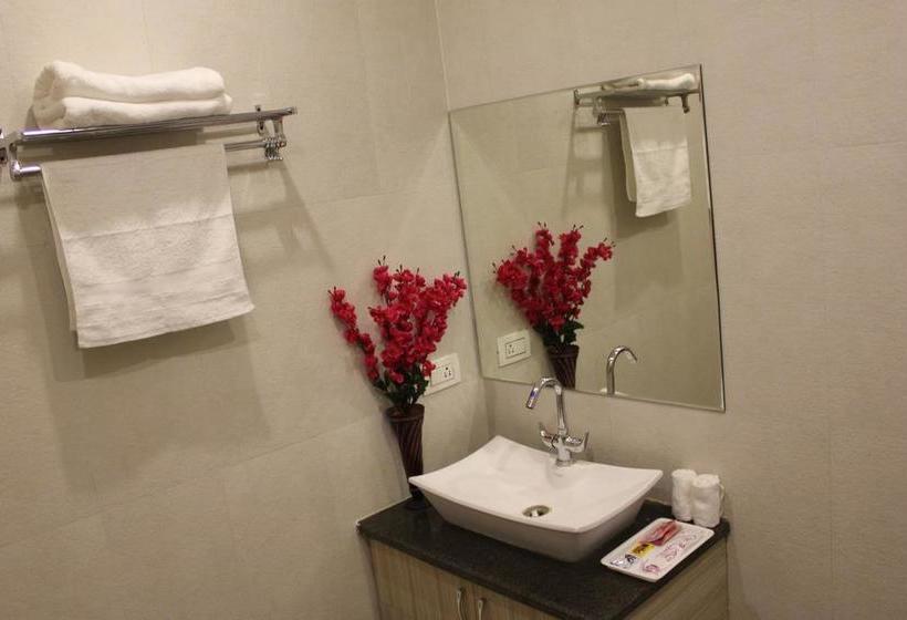 Fabhotel The A Park Lashkar