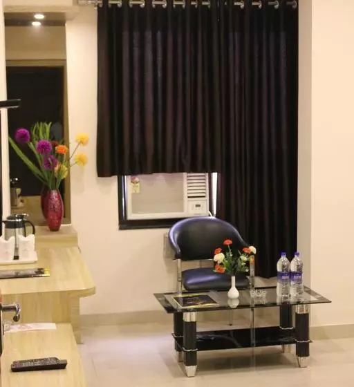 Fabhotel The A Park Lashkar