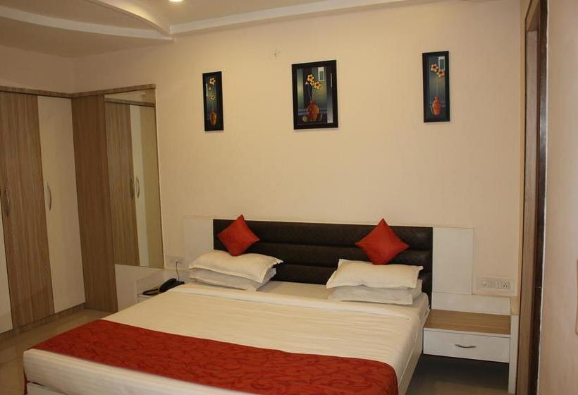 Fabhotel The A Park Lashkar