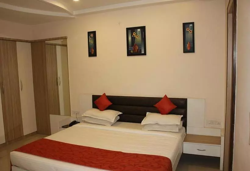 Fabhotel The A Park Lashkar