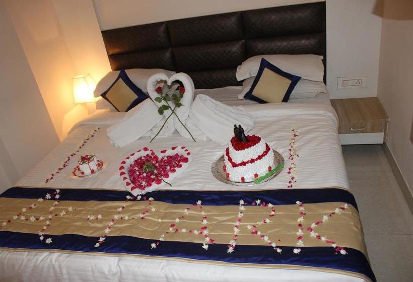 Fabhotel The A Park Lashkar