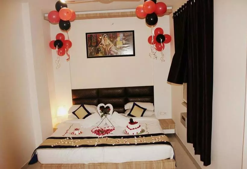 Fabhotel The A Park Lashkar