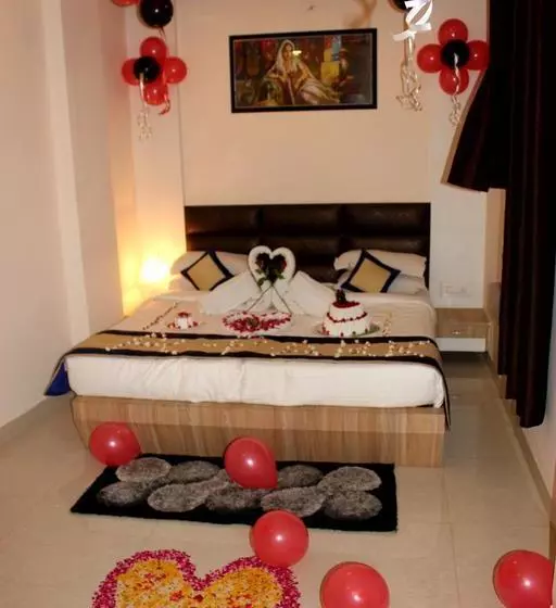 Fabhotel The A Park Lashkar