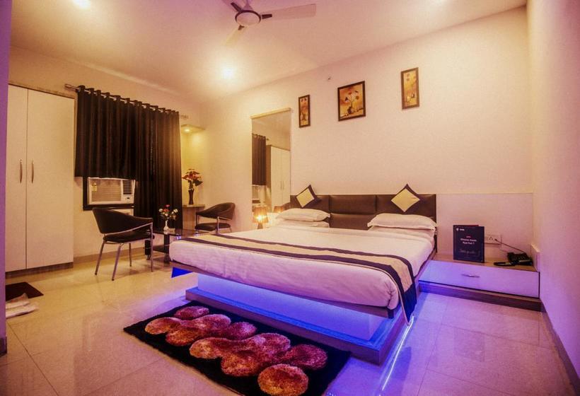 Fabhotel The A Park Lashkar