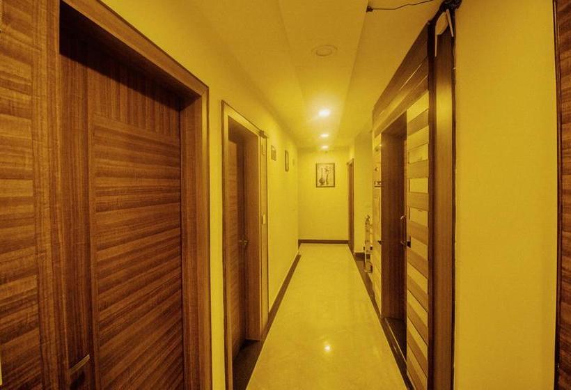 Fabhotel The A Park Lashkar