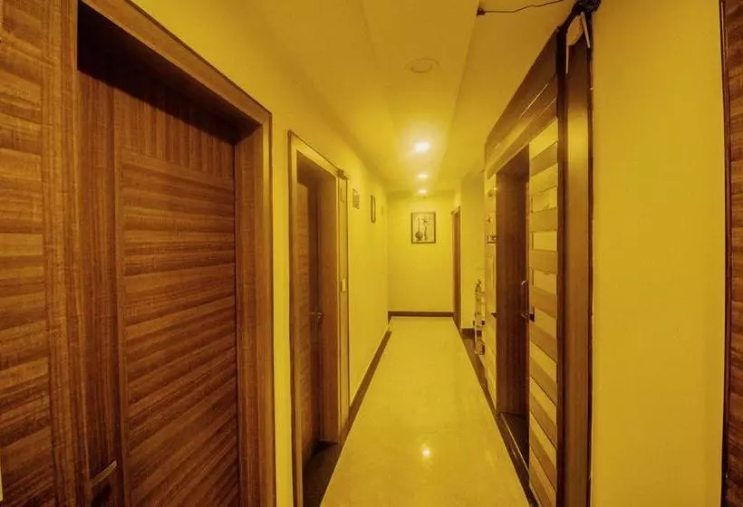 Fabhotel The A Park Lashkar