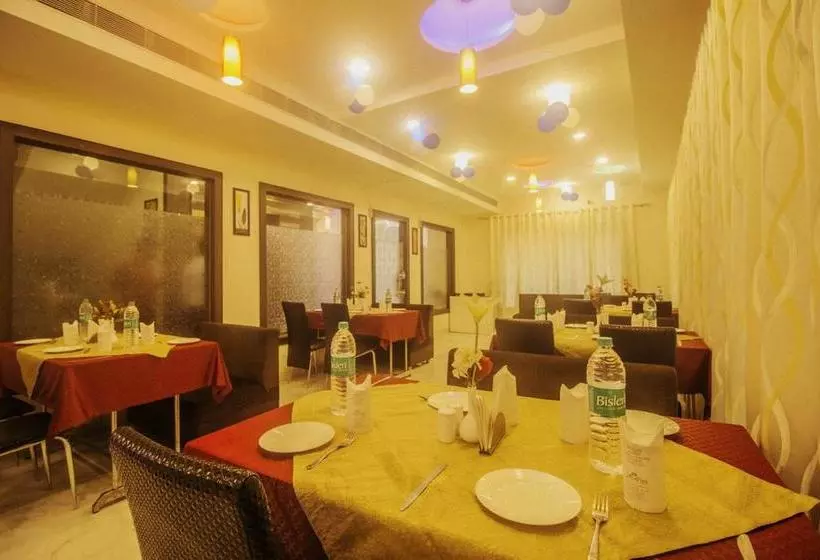 Fabhotel The A Park Lashkar