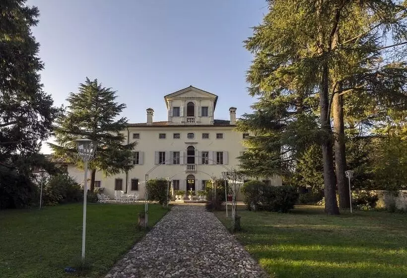 Hotelli Villa Cigolotti