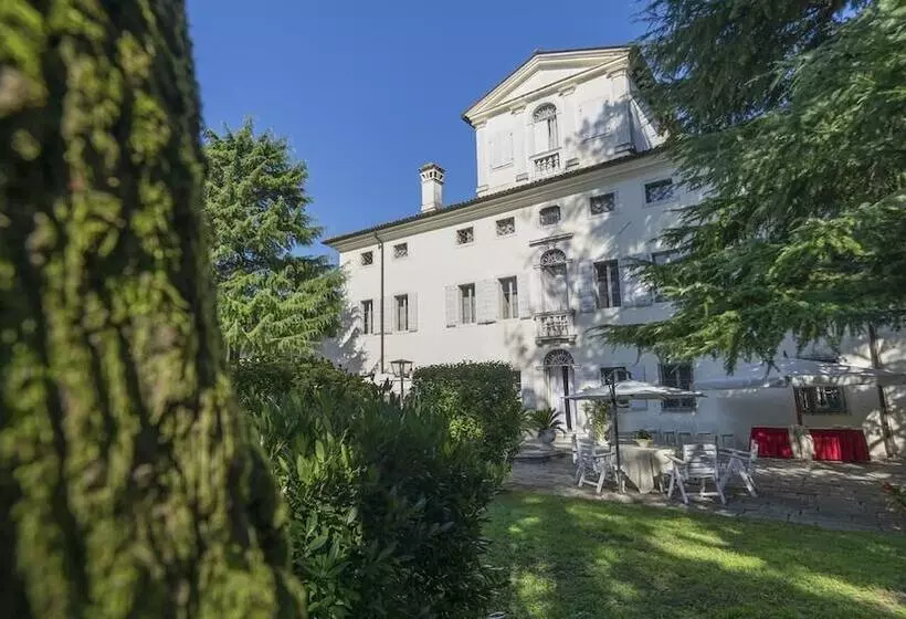 Hotelli Villa Cigolotti