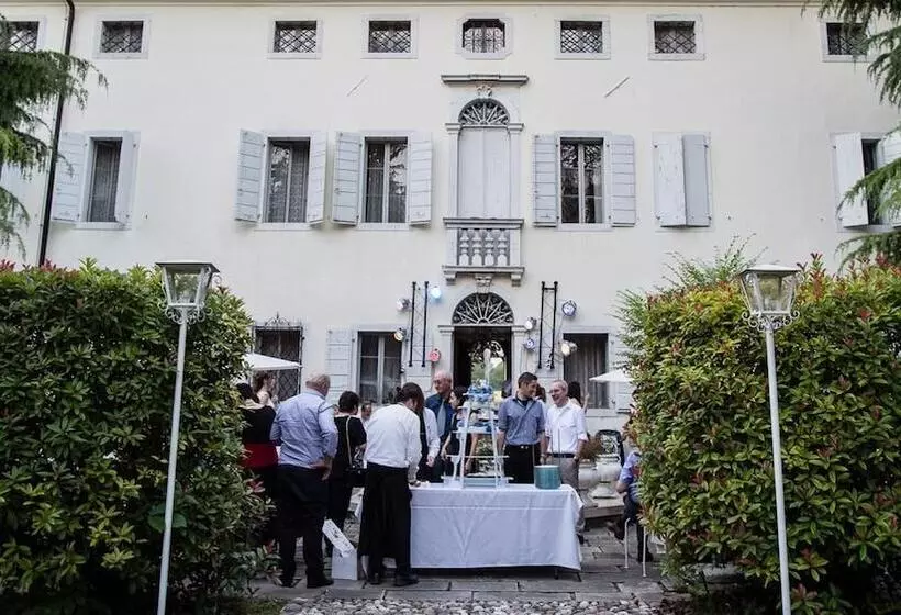 Hotelli Villa Cigolotti