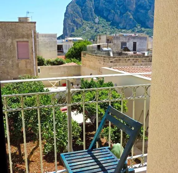 Timbuktu Hostel