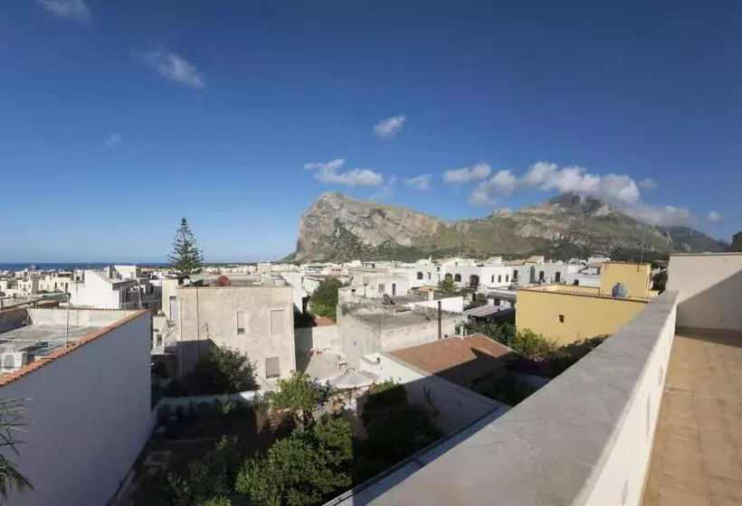 Timbuktu Hostel
