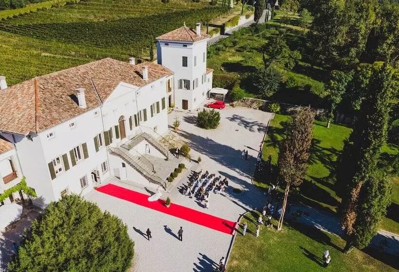 Aamiaismajoitus (B&B) Villa Dragoni