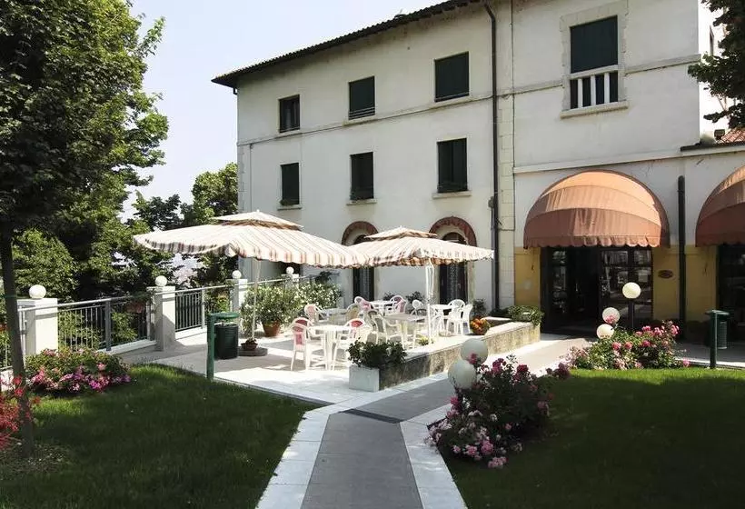 هتل Albergo San Raffaele