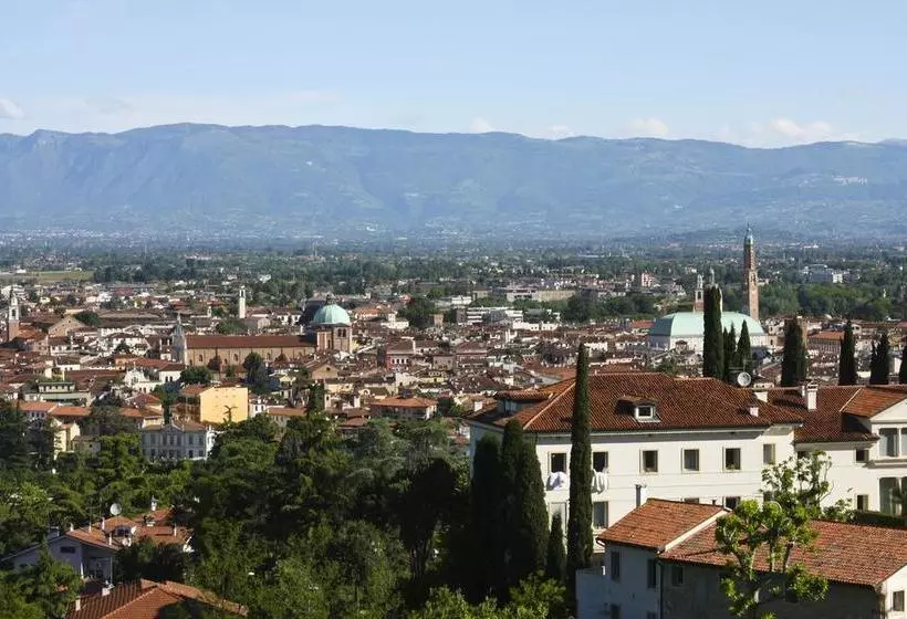 هتل Albergo San Raffaele