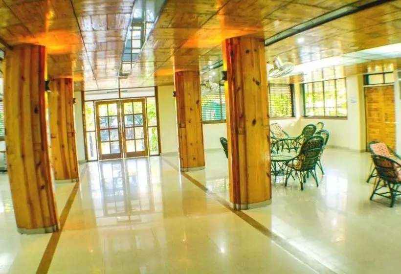 ホテル Rainwood Residency