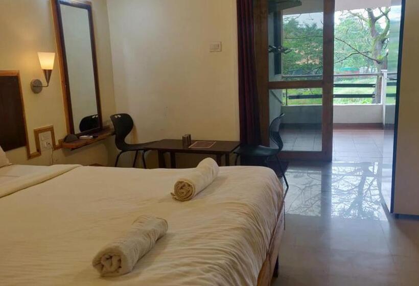 Hotel Rainwood Residency