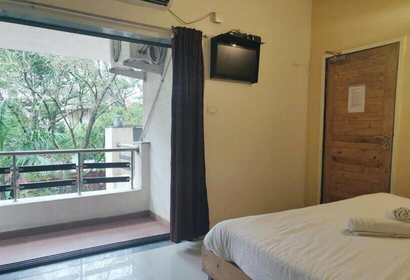 Hotel Rainwood Residency