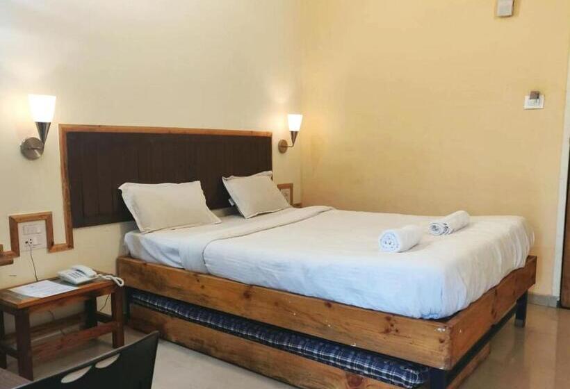 Hotel Rainwood Residency