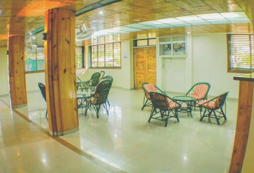 Hotel Rainwood Residency