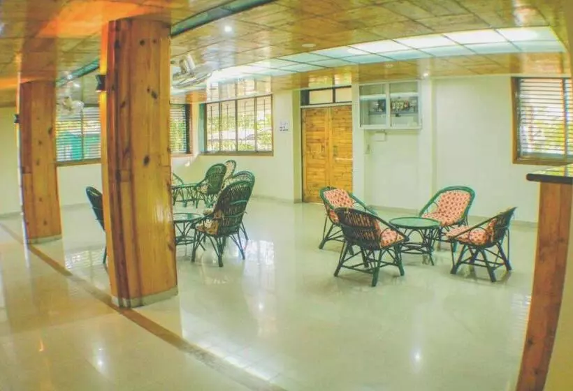 ホテル Rainwood Residency