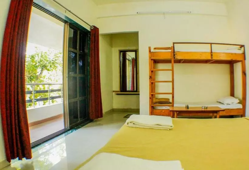 ホテル Rainwood Residency