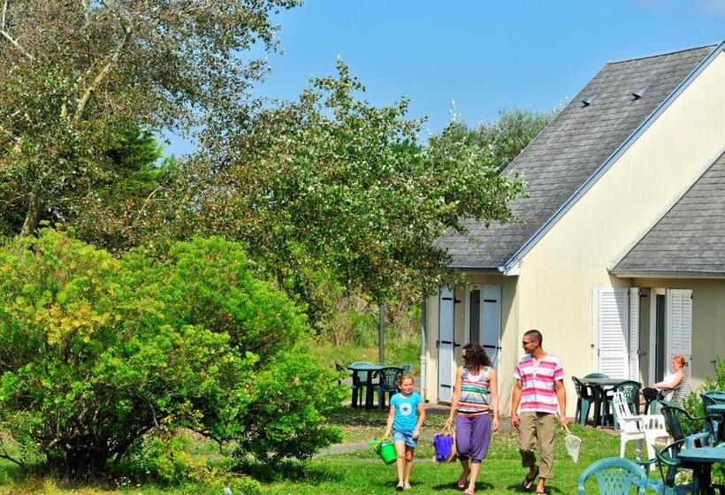 אתר נופש Village De Vacances Le Sénéquet