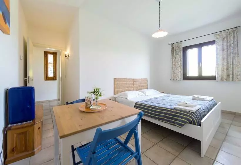 Aamiaismajoitus (B&B) Kalinifta   Io Parto Io Arrivo