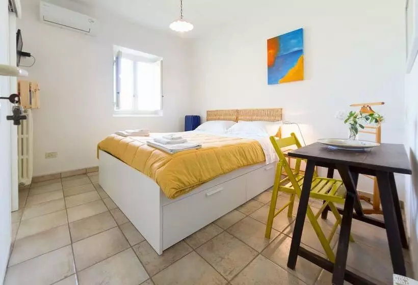 Aamiaismajoitus (B&B) Kalinifta   Io Parto Io Arrivo