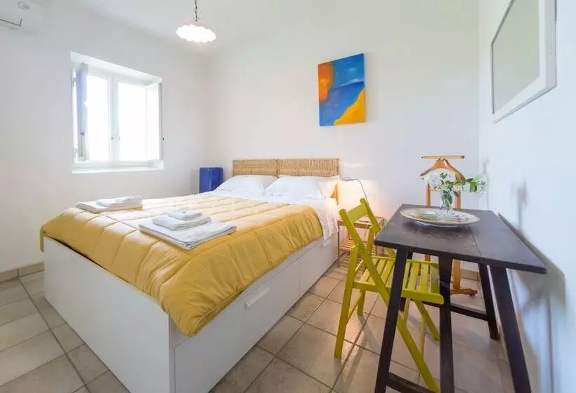 Aamiaismajoitus (B&B) Kalinifta   Io Parto Io Arrivo