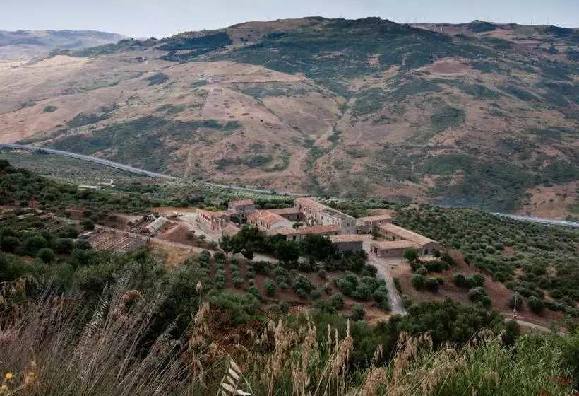 تختخواب و صبحانه La Ferula