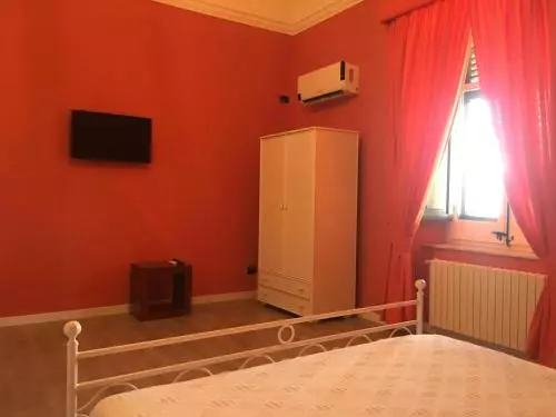 تختخواب و صبحانه La Ferula