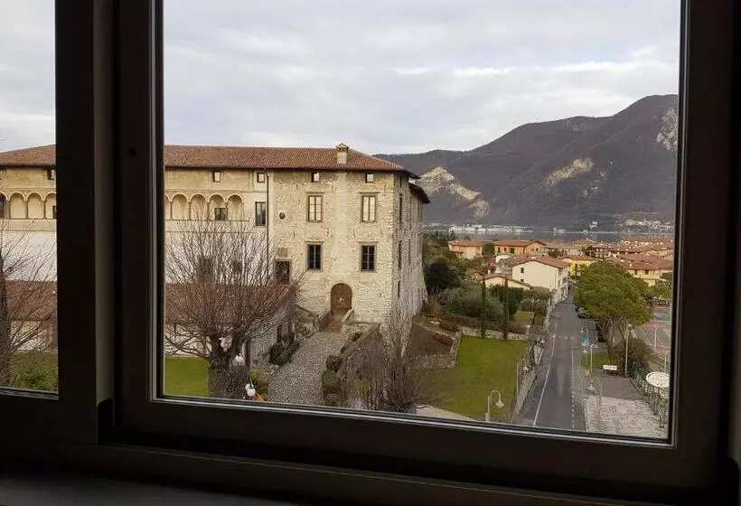 Hotelli Locanda Del Lago Rosmunda